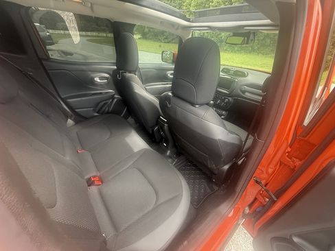 Used 2020 Jeep Renegade Altitude AWD/4WD image 19