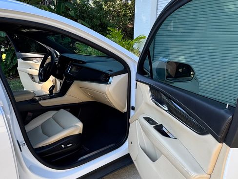 Used 2017 Cadillac XT5 Sport Utility 4D w/ LPO, Wheel Lock Package image 13