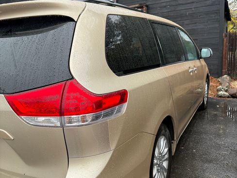 Used 2011 Toyota Sienna XLE image 5