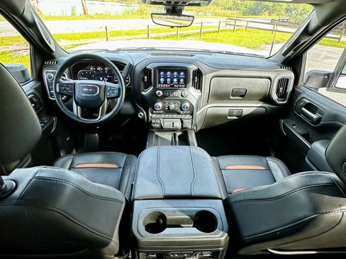 Used 2023 GMC Sierra 2500 AT4 w/ AT4 Preferred Package AWD/4WD image 9