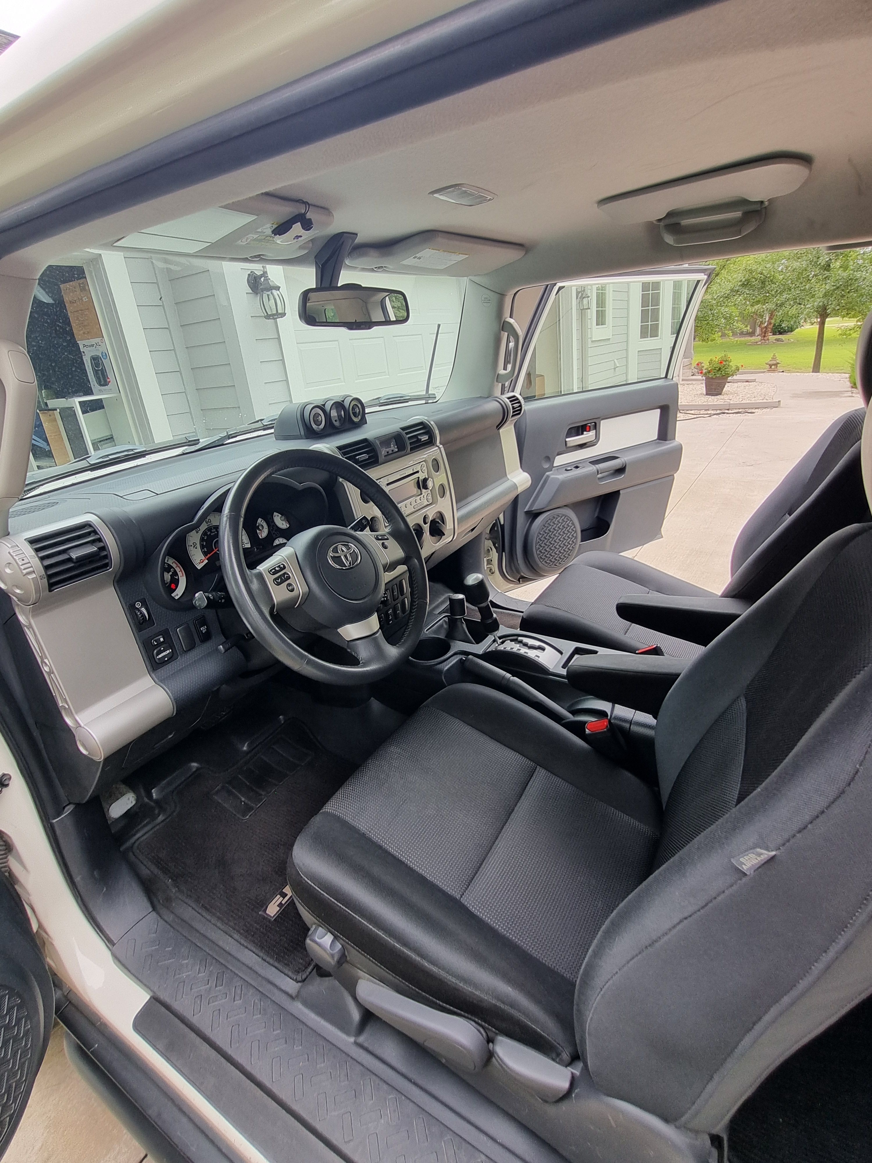 Used 2011 Toyota FJ Cruiser 4WD w/ Upgrade Pkg image 25