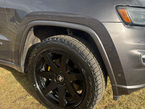 Used 2018 Jeep Grand Cherokee Limited AWD/4WD image 4