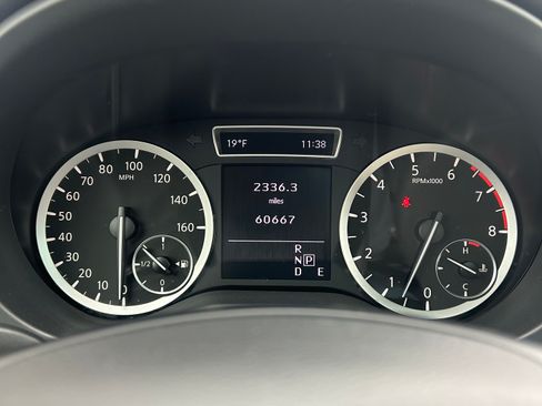 Used 2018 INFINITI QX30 Premium image 9