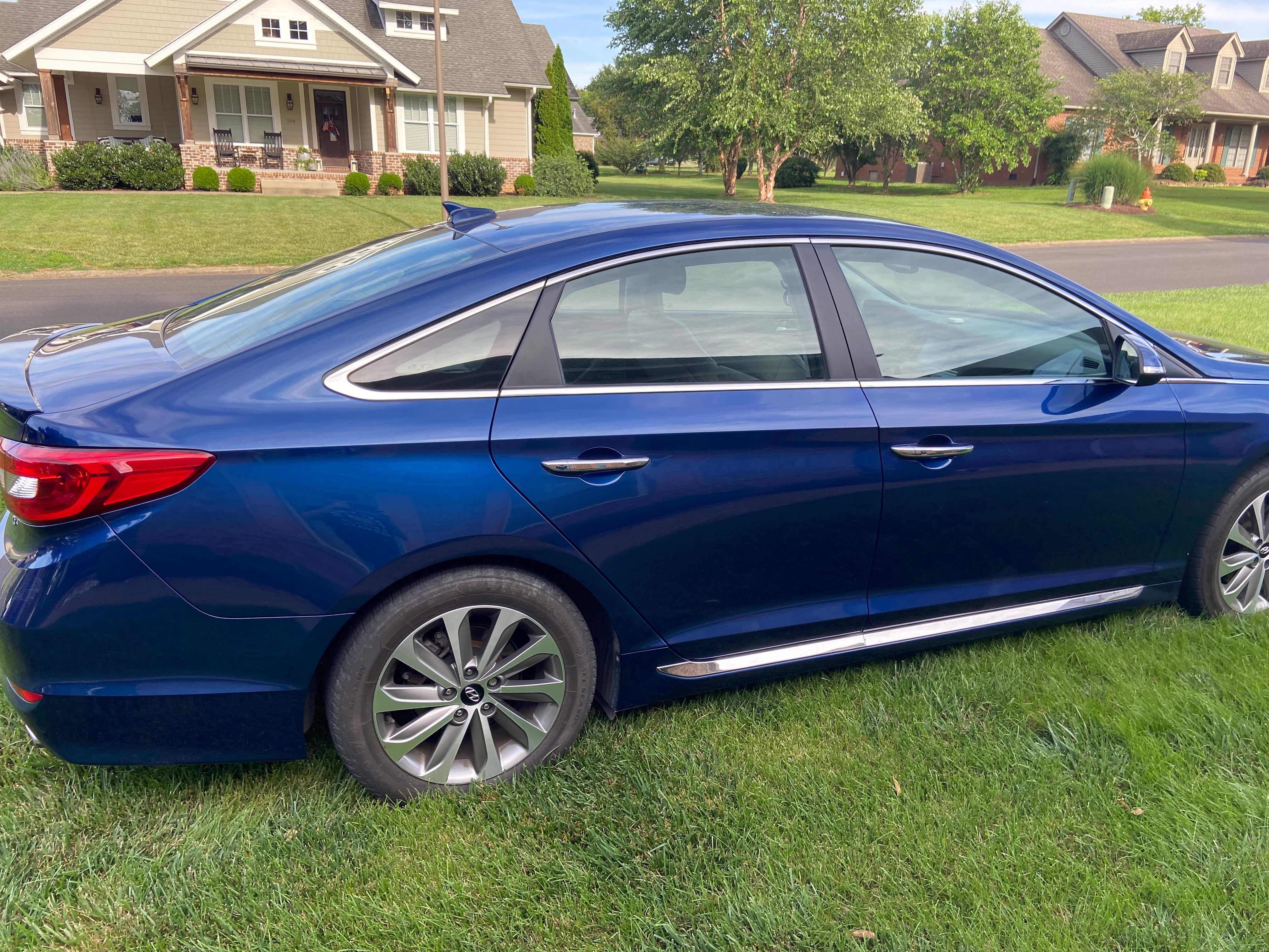 Used 2015 Hyundai Sonata Sport w/ Option Group 04 FWD image 11