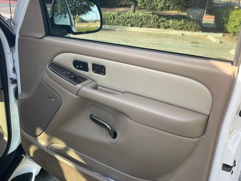 Used 2004 GMC Yukon XL Denali image 19