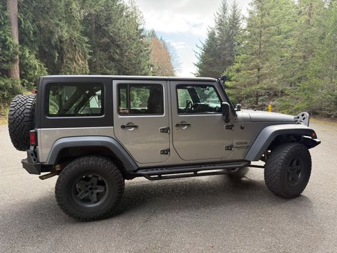 Used 2013 Jeep Wrangler Unlimited Sport AWD/4WD image 8