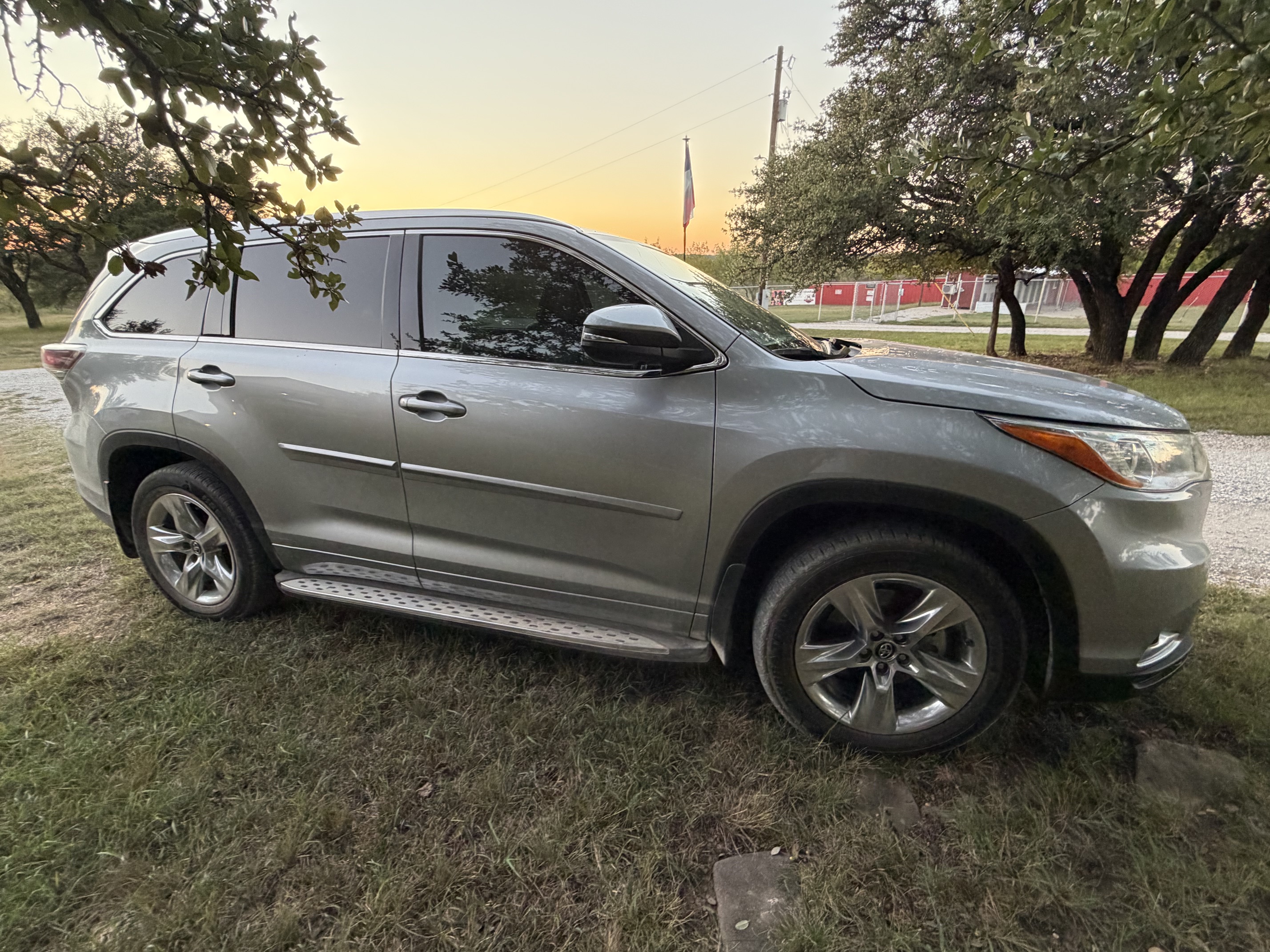 Used 2016 Toyota Highlander Limited FWD image 5