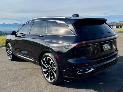 Used 2024 Lincoln Nautilus Black Label image 10