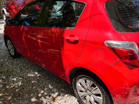 Used 2012 Toyota Yaris LE FWD image 6