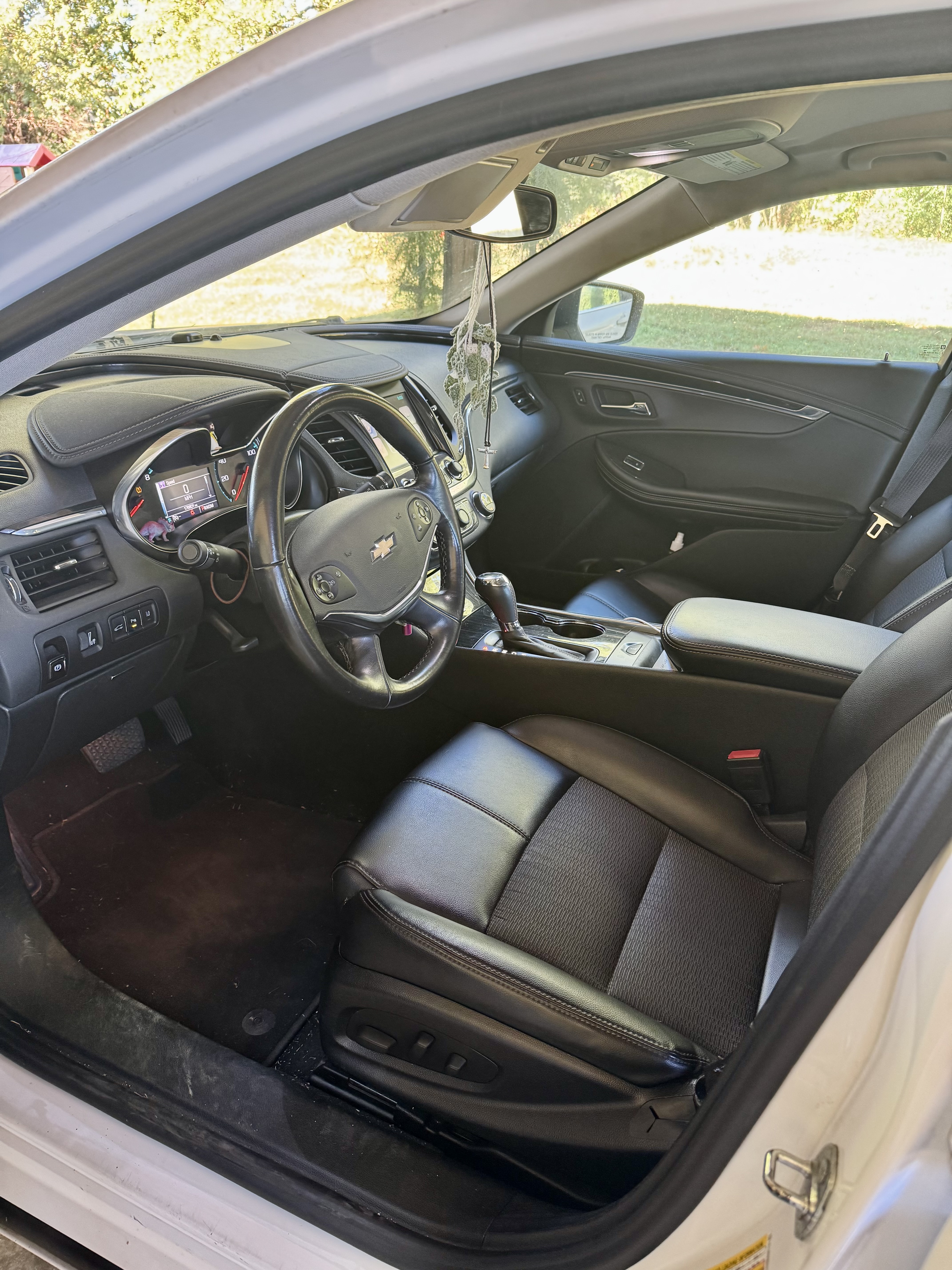 Used 2017 Chevrolet Impala LT w/ Convenience Package FWD image 12
