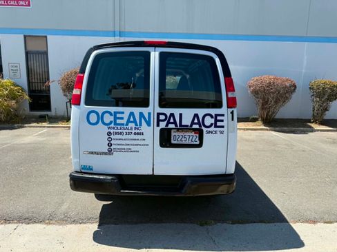Used 2019 Chevrolet Express 2500 Extended RWD image 4