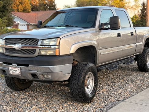 Used 2003 Chevrolet Silverado 2500 LS AWD/4WD image 2