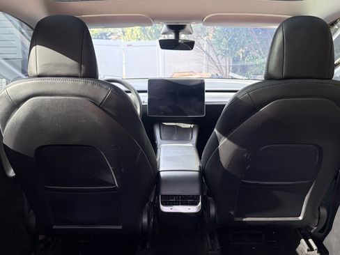 Used 2023 Tesla Model Y Performance image 8