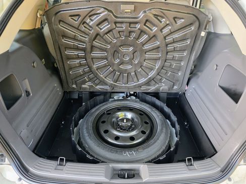 Used 2013 Ford Edge SE image 16