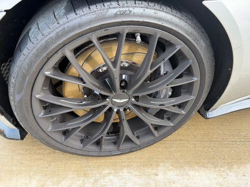 Used 2022 Aston Martin V8 Vantage Coupe image 10