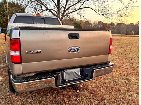 Used 2004 Ford F150 XLT image 4