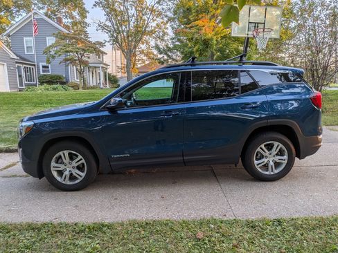 Used 2020 GMC Terrain SLE w/ Driver Convenience Package image 5