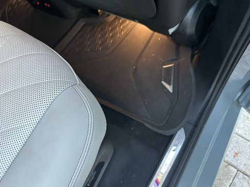 Used 2025 BMW X7 xDrive40i w/ M Sport Package image 24