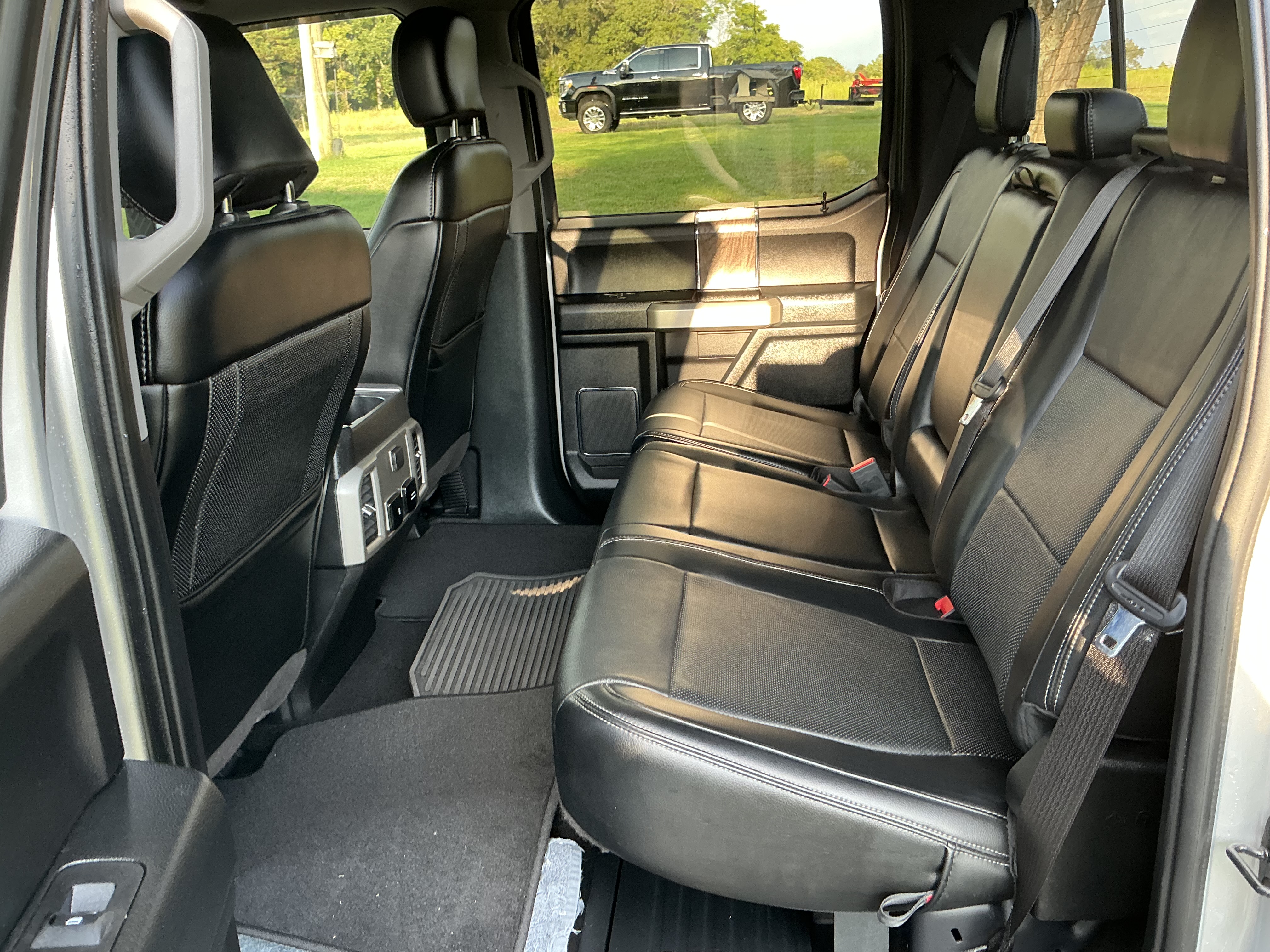 Used 2019 Ford F250 Lariat w/ Lariat Ultimate Package AWD/4WD image 11