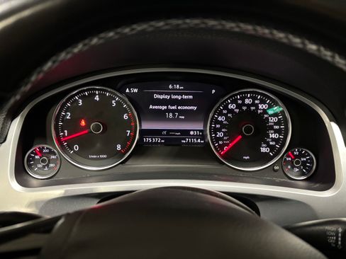 Used 2012 Volkswagen Touareg VR6 image 11