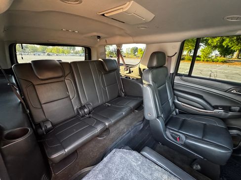 Used 2016 Chevrolet Suburban LT image 13