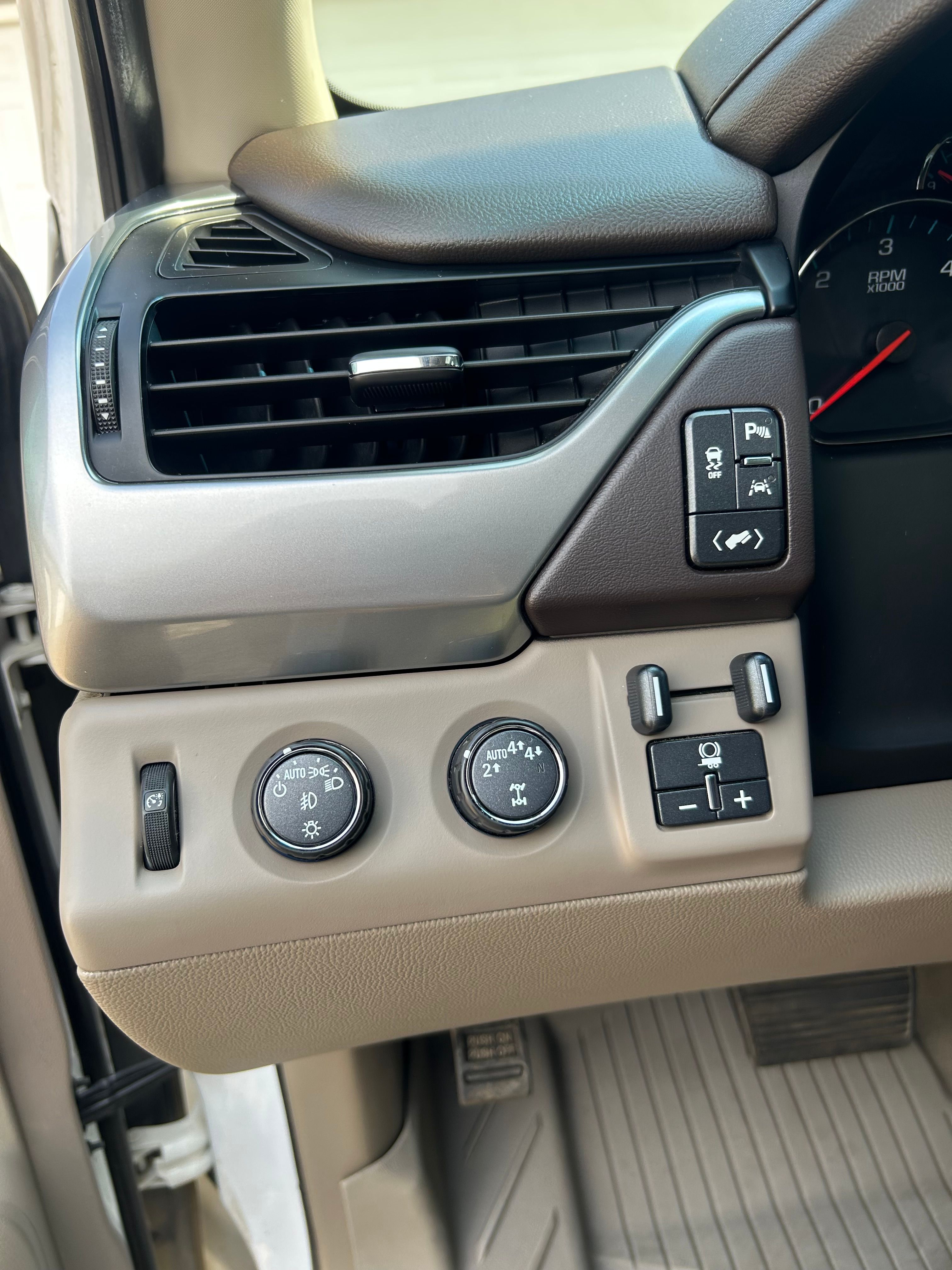 Used 2020 Chevrolet Tahoe LT w/ Luxury Package AWD/4WD image 15
