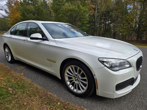 Used 2015 BMW 750i xDrive w/ M Sport Edition image 4