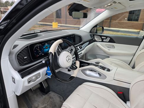 Used 2023 Mercedes-Benz Maybach GLS 600 4MATIC image 13