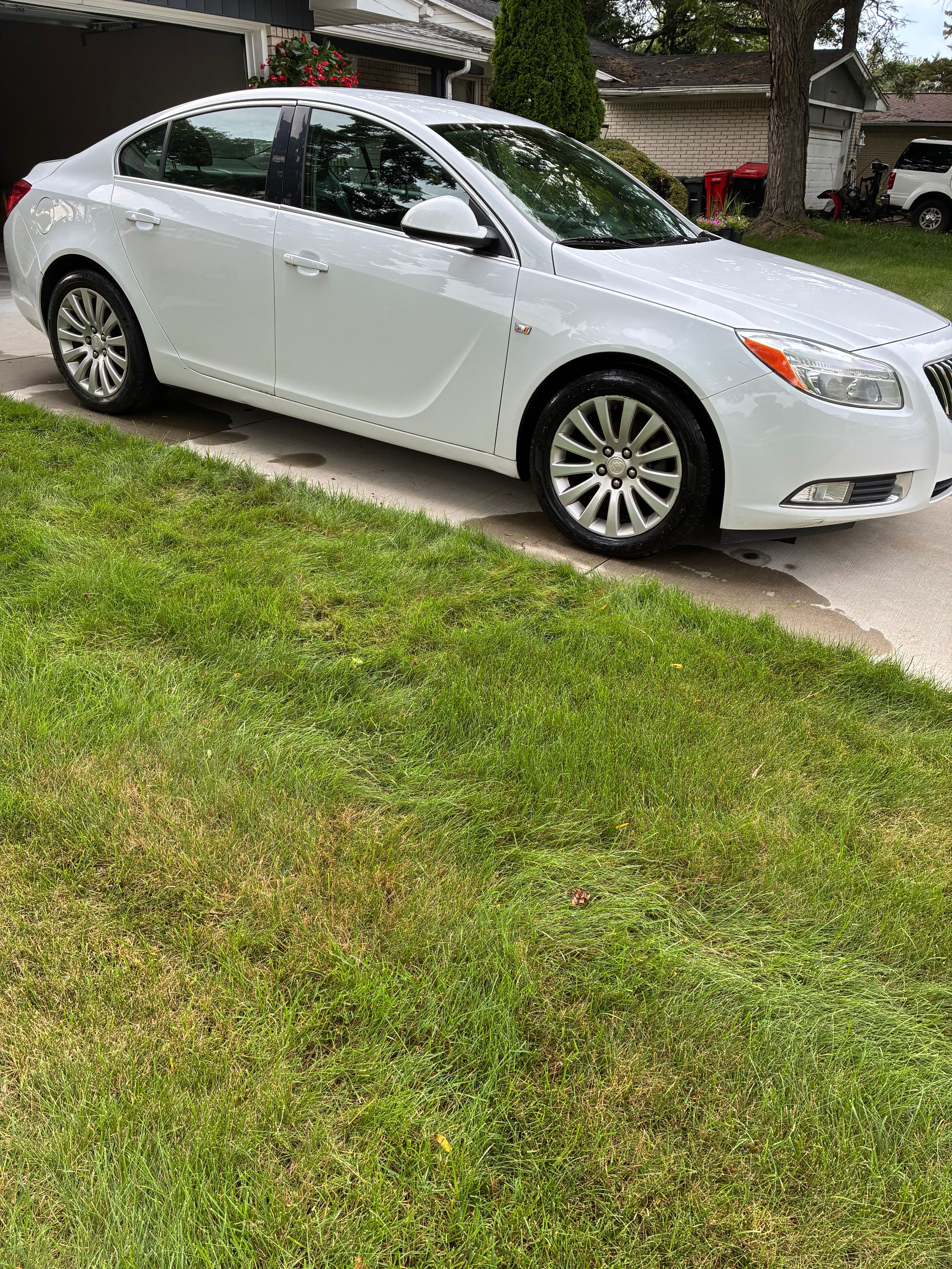 Used 2011 Buick Regal CXL FWD image 13