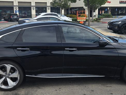 Used 2018 Honda Accord Touring image 8