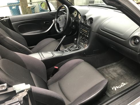 Used 2002 MAZDA MX-5 Miata RWD image 5