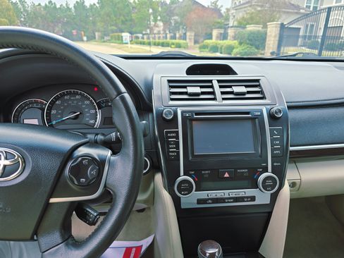 Used 2012 Toyota Camry XLE image 10