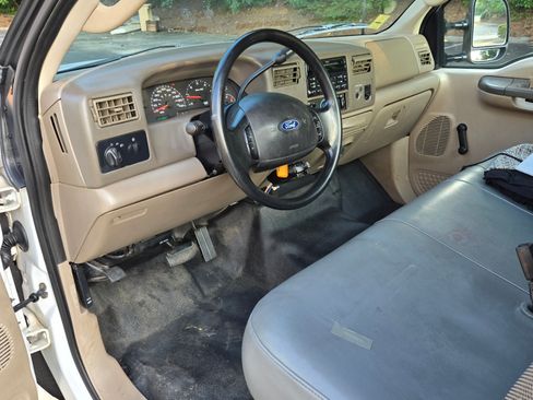 Used 2003 Ford F250 XL image 11