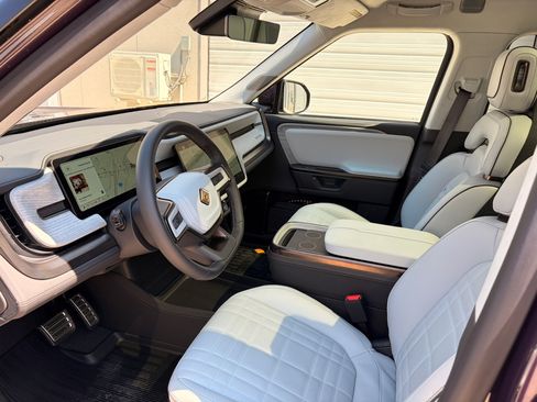 Used 2026 Rivian R1S Premium image 14