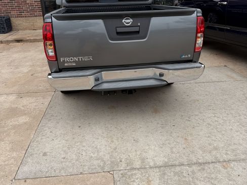 Used 2017 Nissan Frontier SV image 4