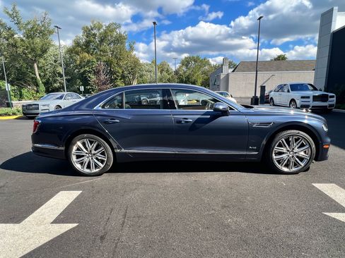 Used 2022 Bentley Flying Spur W12 image 8