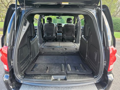 Used 2012 Dodge Grand Caravan R/T w/ Driver Convenience Group image 12