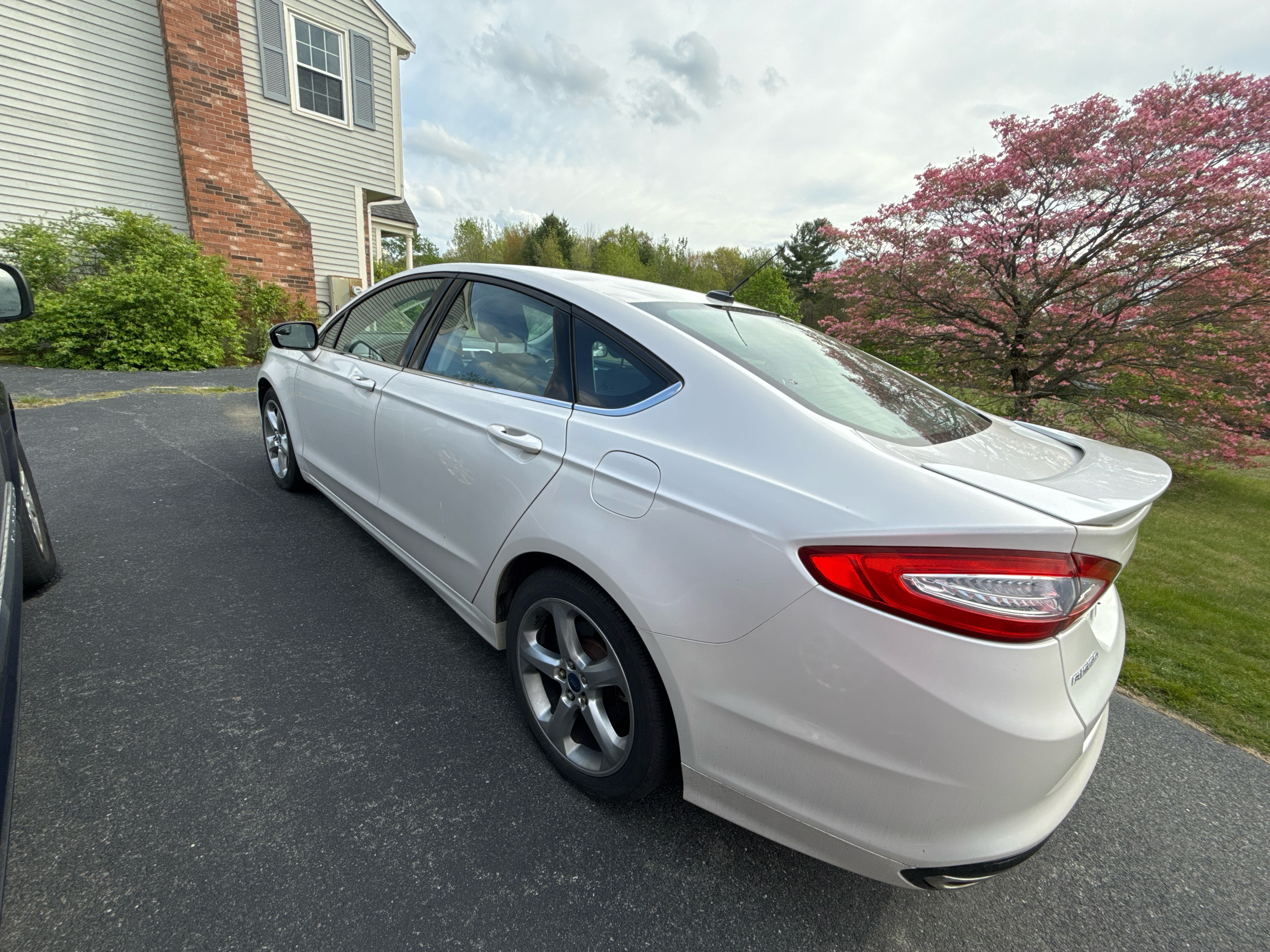 Used 2014 Ford Fusion SE w/ Equipment Group 201A FWD image 8