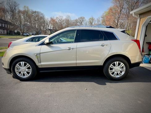 Used 2015 Cadillac SRX Luxury image 1