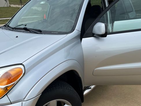 Used 2005 Toyota RAV4 4WD image 12
