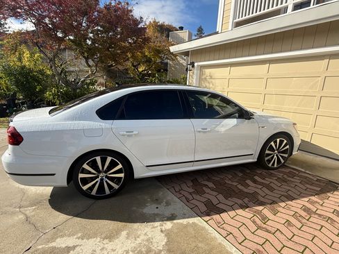 Used 2018 Volkswagen Passat 3.6 image 4