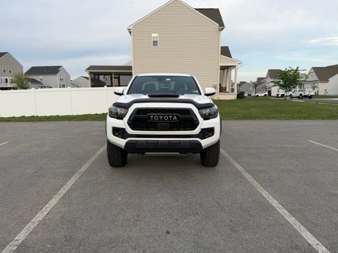 Used 2018 Toyota Tacoma TRD Pro image 2