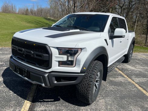 Used 2018 Ford F150 Raptor w/ Equipment Group 802A Luxury image 4