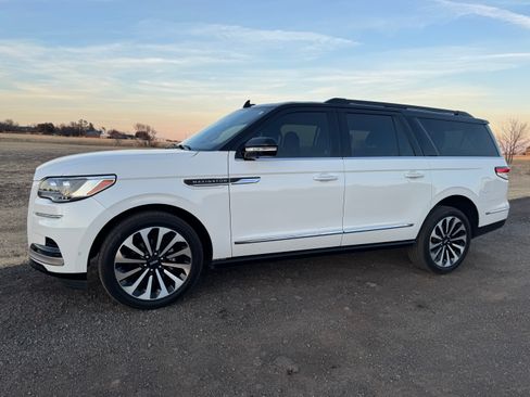 Used 2023 Lincoln Navigator L Reserve image 5