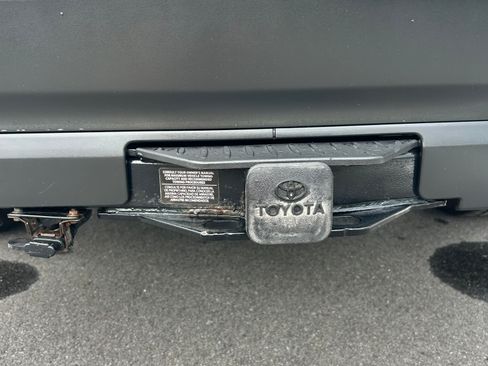 Used 2018 Toyota Highlander XLE AWD/4WD image 16