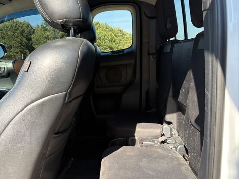 Used 2019 Toyota Tacoma SR5 w/ SR5 Appearance Package (SM) RWD image 13