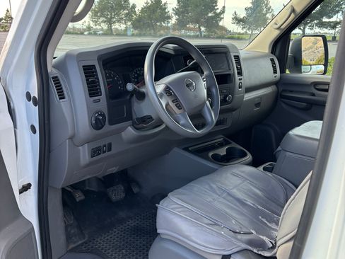 Used 2019 Nissan NV 2500 SV image 11