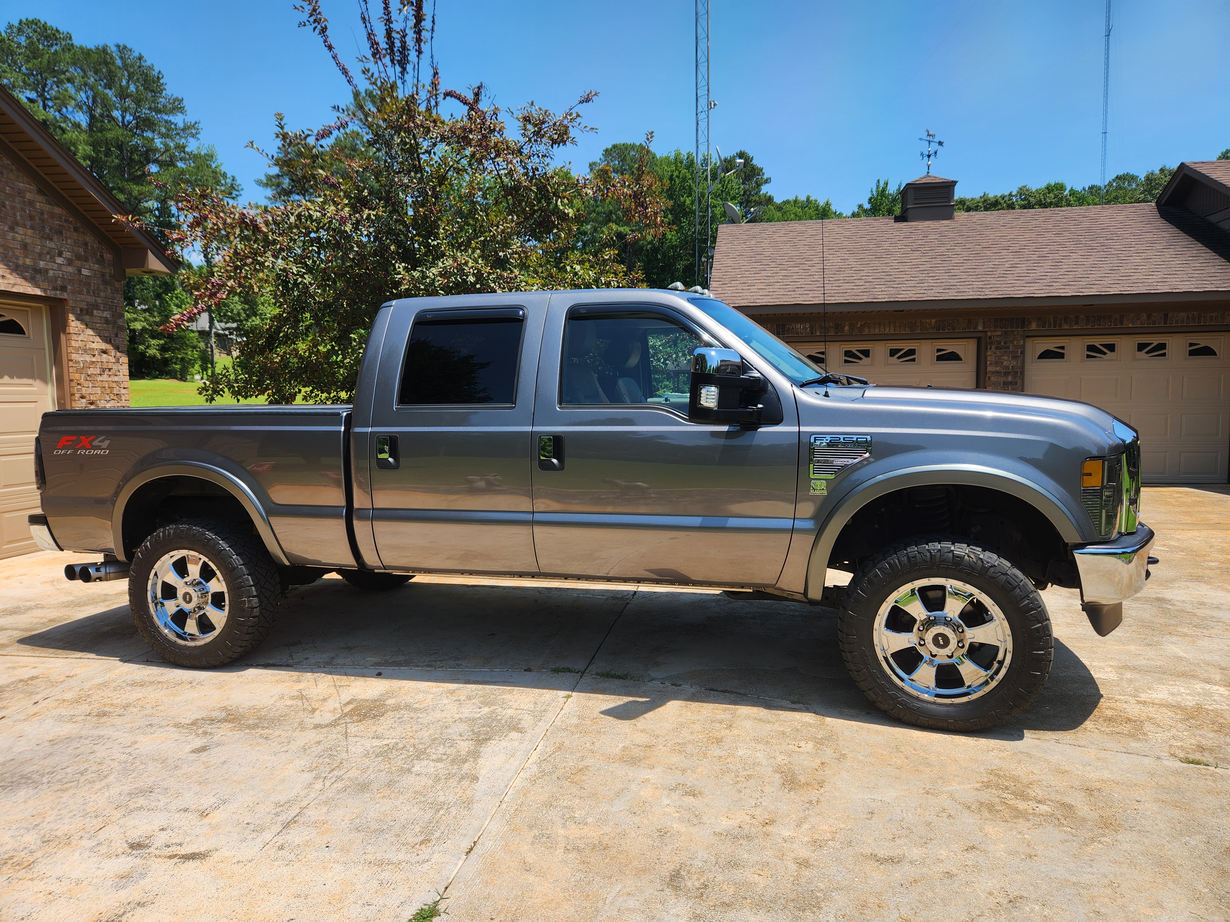 Used 2010 Ford F250 XLT AWD/4WD image 1
