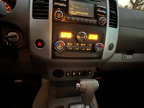 Used 2014 Nissan Frontier SV w/ SV Value Truck Package image 11