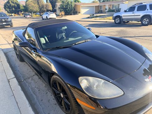 Used 2005 Chevrolet Corvette Convertible w/ Performance Handling Package RWD image 11